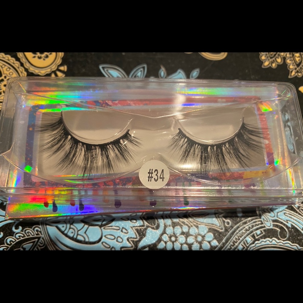Mink Lashes - Picture 3 of 4